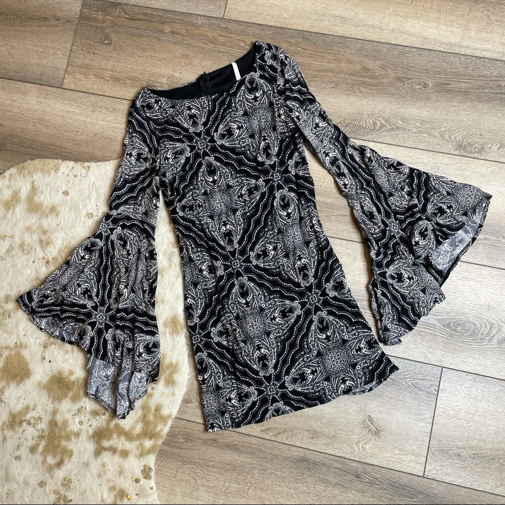 Sage patterned bell sleeve cocktail dress